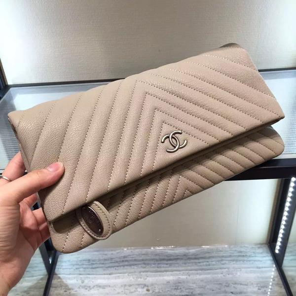 16AW Chanel シャネルスーパーコピー 超使えるキャビアクラッチG金具