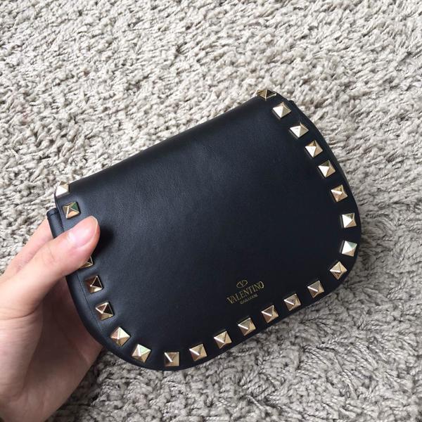 Valentino ヴァレンティノスーパーコピー 　ロックスタッズ ミニショルダーバッグ IW5B0398