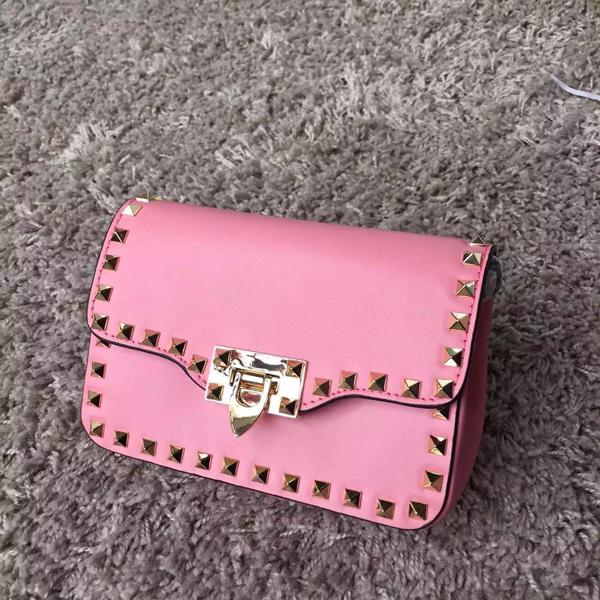 Valentino ヴァレンティノスーパーコピー カーフスキン フラップ付きミニバッグ　IW0B0671BOL 