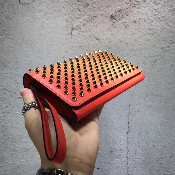 新色大人気☆ Christian Louboutin ☆ ルブタン コピー スタッズ 長財布 R108 CARMIN