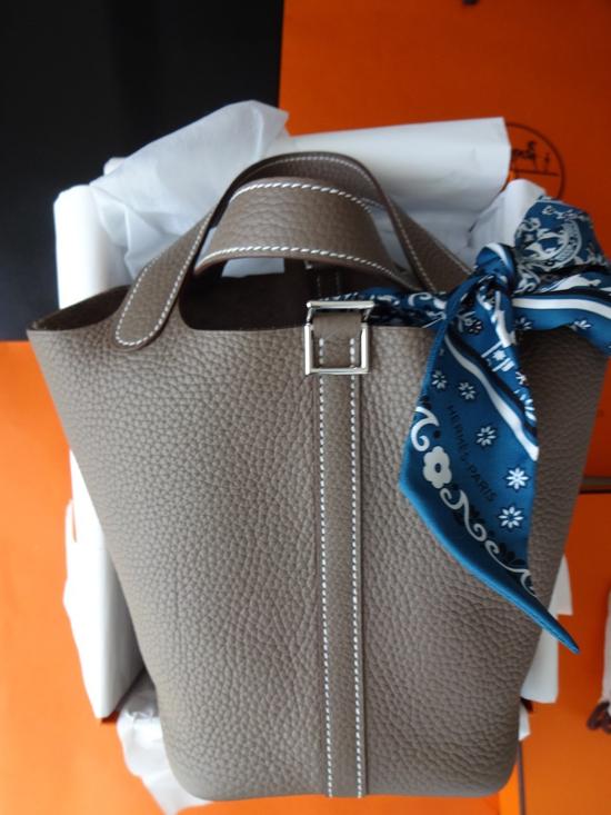 HERMES コピー可愛いピコタンロックPM★大人気カラーエトープ★即発