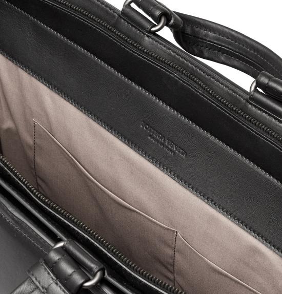 【正統派】国内発送BOTTEGA VENETA スーパーコピー ブラックレザーブリーフケース 7101026
