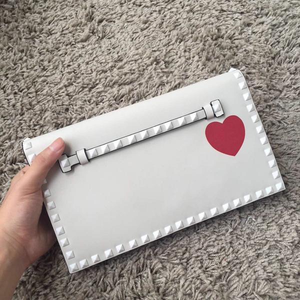春夏 Valentino ヴァレンティノスーパーコピー White Rockstud leather clutch