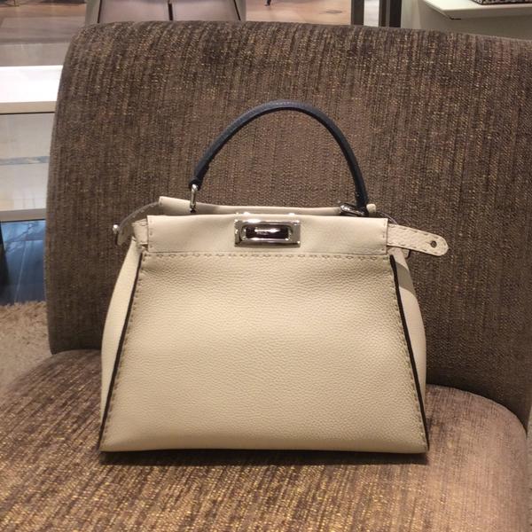フェンディスーパーコピー FENDI 人気 SELLERIA PEEKABOO 8BN2903PEF0K14