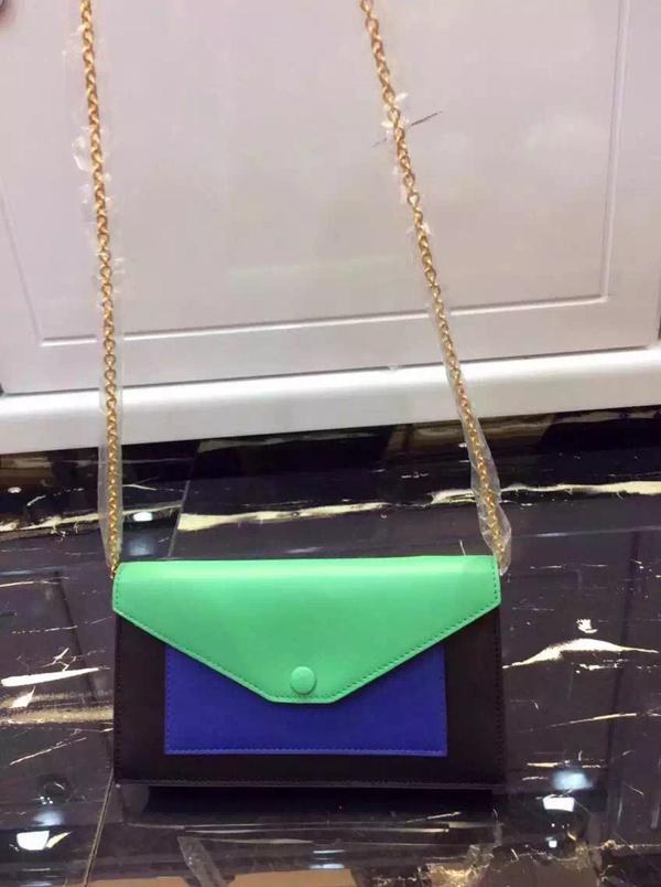 秋冬【CELINE セリーヌスーパーコピー】チェーン POCKET WALLET 105213XAB.07AN