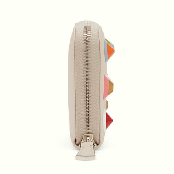新作☆FENDI フェンディスーパーコピー☆大人気! レインボースタッズ 長財布 ホワイト 8M0299SF5F035F