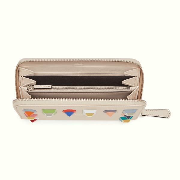 新作☆FENDI フェンディスーパーコピー☆大人気! レインボースタッズ 長財布 ホワイト 8M0299SF5F035F