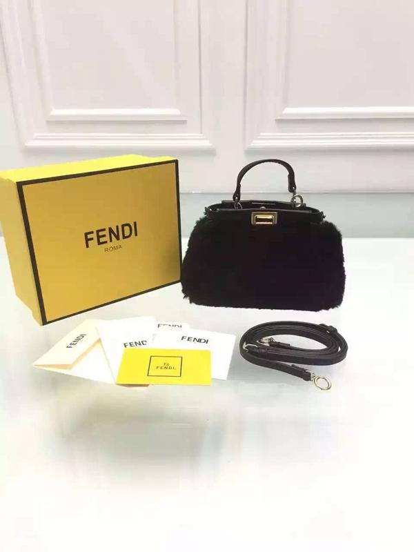 FENDI フェンディコピー 2015秋冬最新作 早くも品薄ファーマイクロピーカブー/ブラック 8M0355_5AY_F0KUR