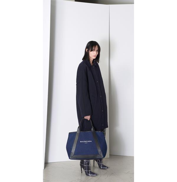 SS16新色大人可愛いバレンシアガ スーパーコピー BALENCIAGA NAVY CABAS☆大人気デニム*ネイビーカバ M