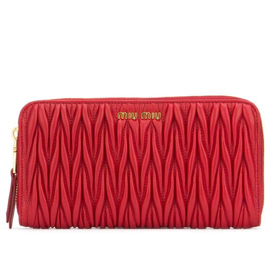 MiuMiu スーパーコピー マテラッセ ナッパレザー アラウンドジッパーウォレット 5ML506