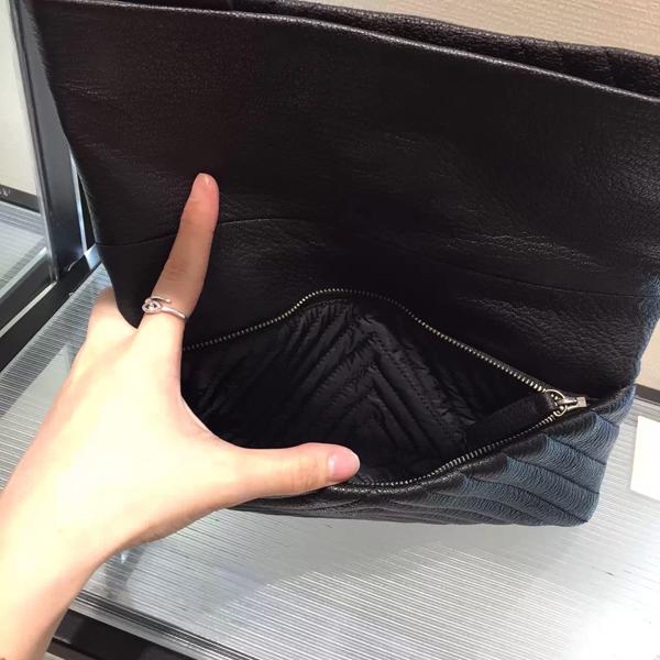 16AW Chanel シャネルスーパーコピー 超使える キャビアクラッチG金具