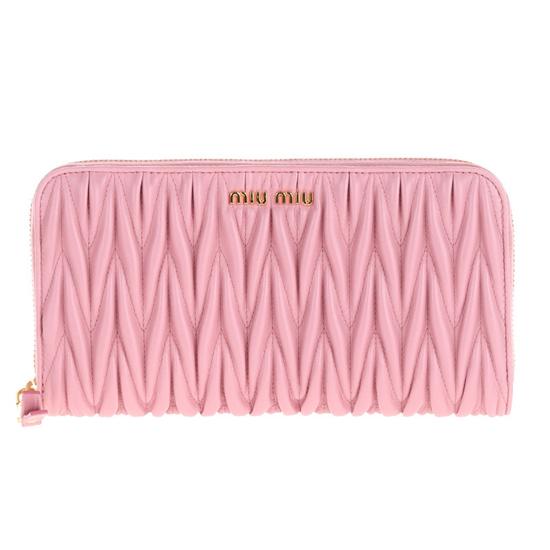 MiuMiu スーパーコピー マテラッセ ナッパレザー アラウンドジッパーウォレット 5ML506