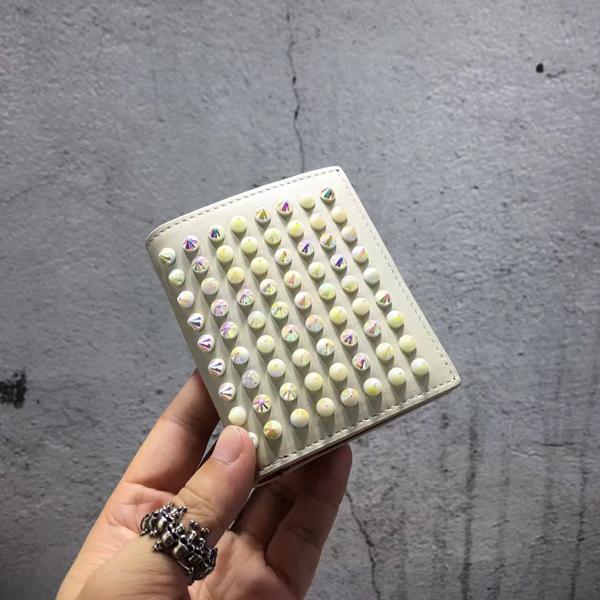 SS16限定新作! クリスチャンルブタン コピー 大人シック! スタッズ財布 7041201