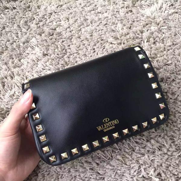 Valentino ヴァレンティノスーパーコピーロックスタッズショルダーバッグ IW0B0671