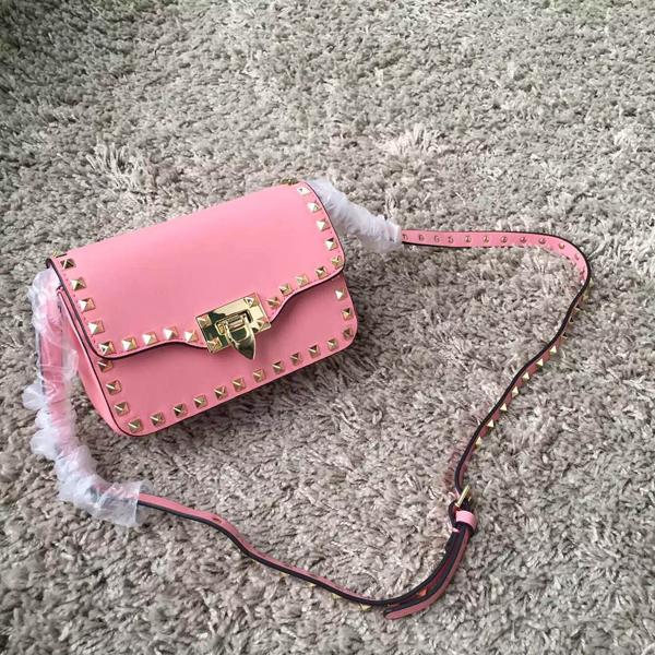 Valentino ヴァレンティノスーパーコピー カーフスキン フラップ付きミニバッグ　IW0B0671BOL 