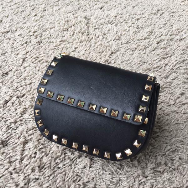 Valentino ヴァレンティノスーパーコピー 　ロックスタッズ ミニショルダーバッグ IW5B0398