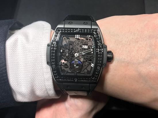 ウブロスーパーコピー スピリット オブ ビッグ・バン ムーンフェイズ オールブラック ダイヤモンド 647.CI.1110.LR.1200