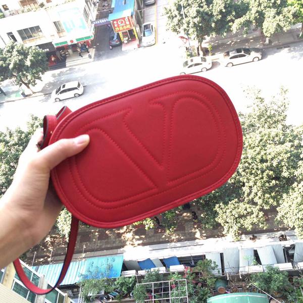 ★Valentino クロスボディバッグ ヴァレンティノスーパーコピーRed 人気復刻モデル IW2B0844 VIT N50