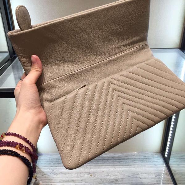16AW Chanel シャネルスーパーコピー 超使えるキャビアクラッチG金具