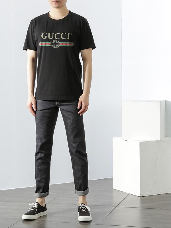 【GUCCI】2017cruise グッチスーパーコピー レトロな80年代ロゴプリント Tシャツ ロゴTシャツ ブラック 7061901 