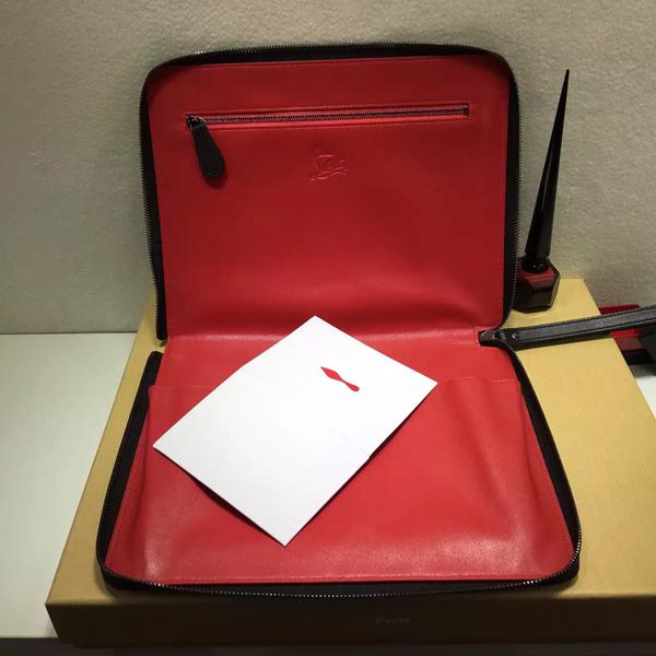 TOPセラー賞受賞 ルブタン 財布 コピー Spiked leather iPad case