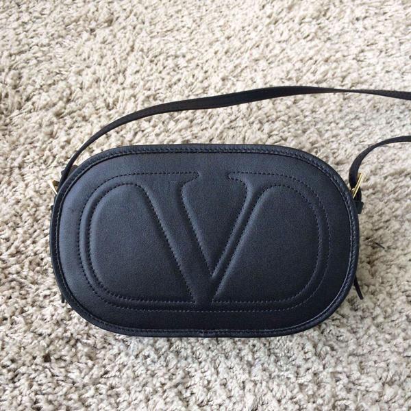 ★Valentino ヴァレンティノスーパーコピークロスボディバッグ Black 人気復刻モデル IW2B0844 VIT N55