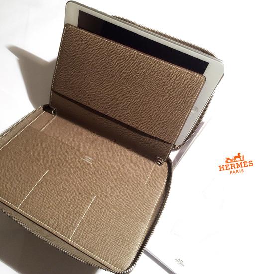 HERMES エルメススーパーコピー 激レア iPad mini グローブトロッター手帳 E-Zip Etoupe 7063002
