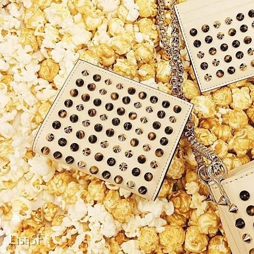 クリスチャンルブタン コピー ★M PAROS SPIKES TUMBLED レザー 財布 7041207