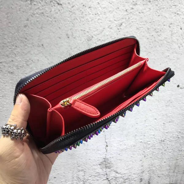 マルチ スタッズ クリスチャン ルブタンスーパーコピー 長財布 6072909