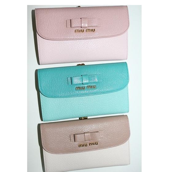MiuMiuスーパーコピー 小リボン付き♪３つ折 がま口財布♪マドラスバイカラー　5M1120/5ME120 