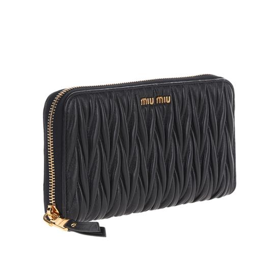 MiuMiu スーパーコピー マテラッセ ナッパレザー アラウンドジッパーウォレット 5ML506