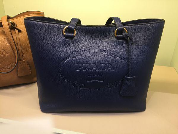 素敵♪♪使える☆《PRADA》プラダスーパーコピー 刻印ロゴVIT.DAINO トート 色々カラー 1BG100 