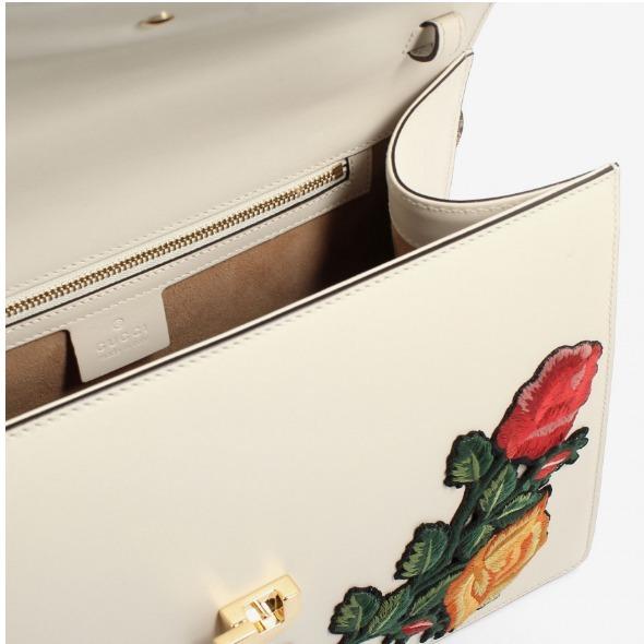 春夏新作 ハート型のチャームがポイント GUCCI グッチ スーパーコピー★花柄刺繍シルヴィ バッグ7051920