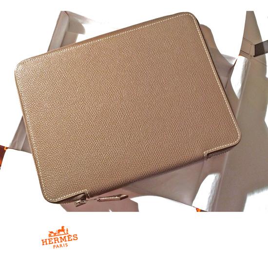 HERMES エルメススーパーコピー 激レア iPad mini グローブトロッター手帳 E-Zip Etoupe 7063002