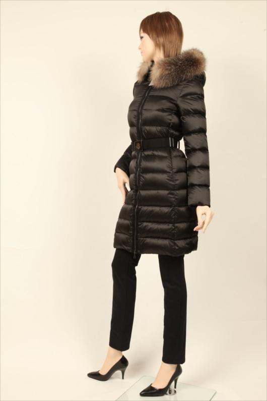 MONCLER ダウン コピー ダウンカーデ 秋冬は映えるホワイトが一押し 7091405