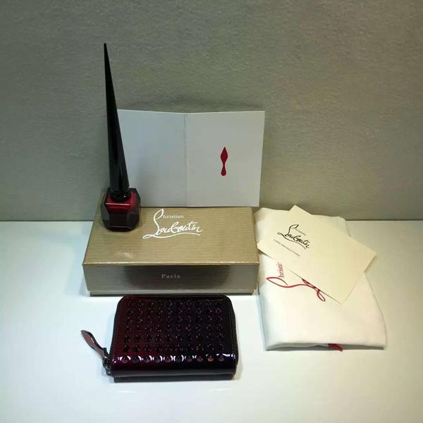 2016新作 ★ルブタン 財布 コピー のカーフ レザーにスタッズコイン入れ財布