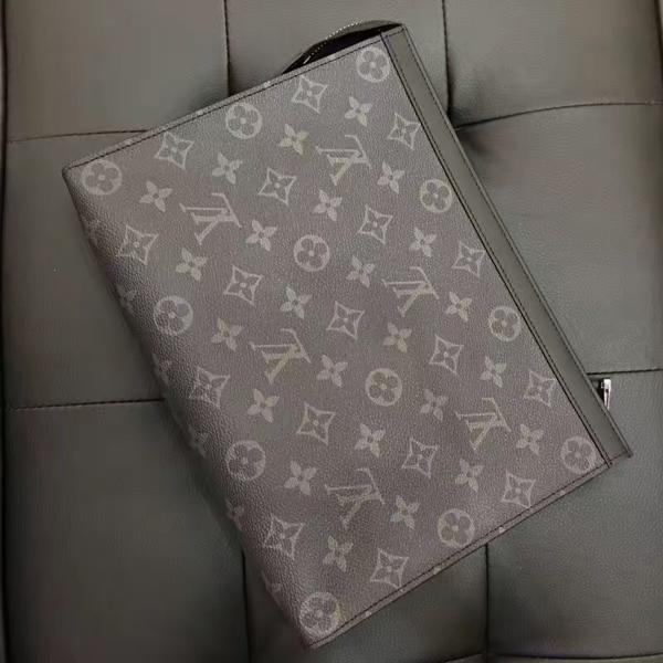 LOUIS VUITTON ルイヴィトン スーパーコピー モノグラムエクリプス クラッチバッグ M61692
