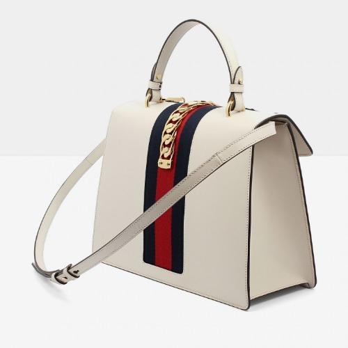 春夏新作 ハート型のチャームがポイント GUCCI グッチ スーパーコピー★花柄刺繍シルヴィ バッグ7051920