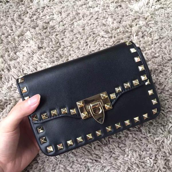 Valentino ヴァレンティノスーパーコピーロックスタッズショルダーバッグ IW0B0671