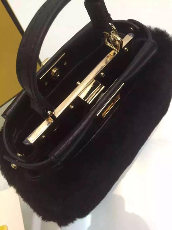 FENDI フェンディコピー 2015秋冬最新作 早くも品薄ファーマイクロピーカブー/ブラック 8M0355_5AY_F0KUR