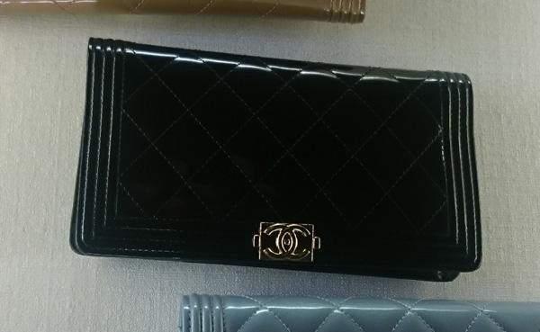 CHANEL コピー☆ボーイシャネルカーフスキンフラップウォレッ A80285 Y60434 2B094