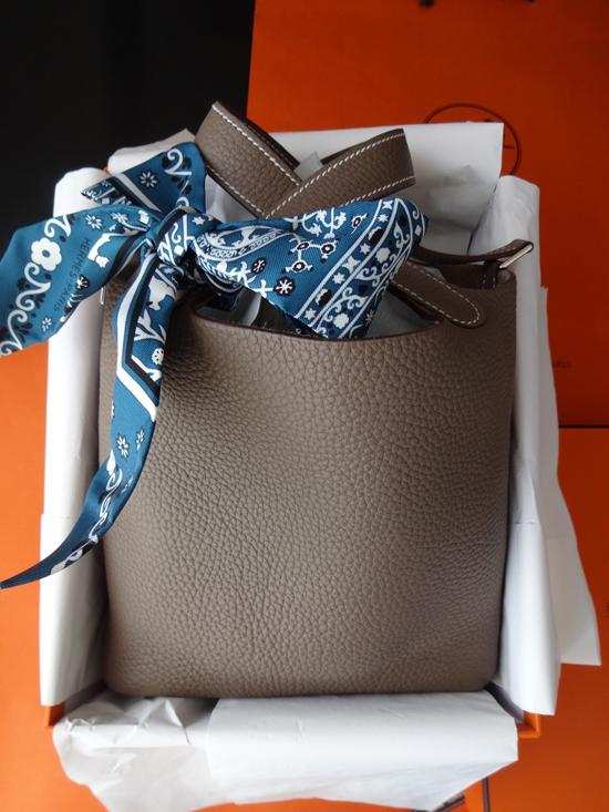 HERMES コピー可愛いピコタンロックPM★大人気カラーエトープ★即発