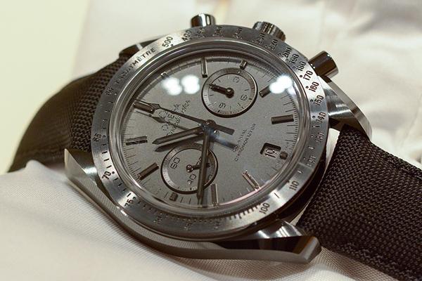 オメガ スーパーコピー Ref.311.92.44.51.01.004 新作 スピードマスター ダークサイド・オブ・ザ・ムーン“ピッチ ブラック”　02