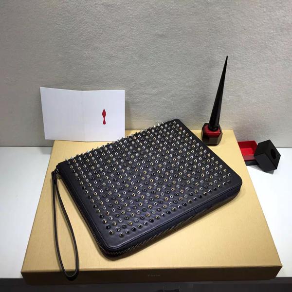 TOPセラー賞受賞 ルブタン 財布 コピー Spiked leather iPad case
