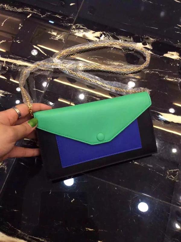 秋冬【CELINE セリーヌスーパーコピー】チェーン POCKET WALLET 105213XAB.07AN