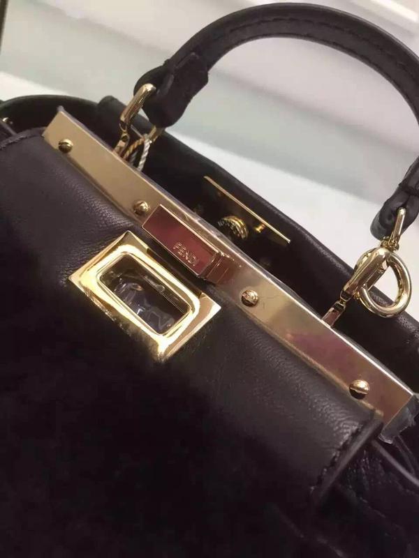 FENDI フェンディコピー 2015秋冬最新作 早くも品薄ファーマイクロピーカブー/ブラック 8M0355_5AY_F0KUR