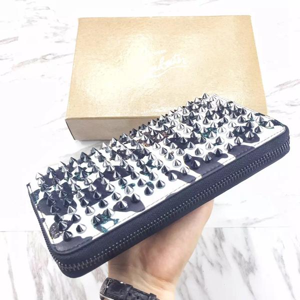 新作 クリスチャンルブタン コピー Christian Louboutinスタッズ長財布 マーブル 7041205