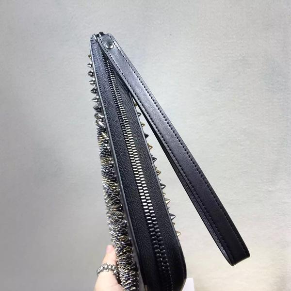 TOPセラー賞受賞 ルブタン 財布 コピー Spiked leather iPad case